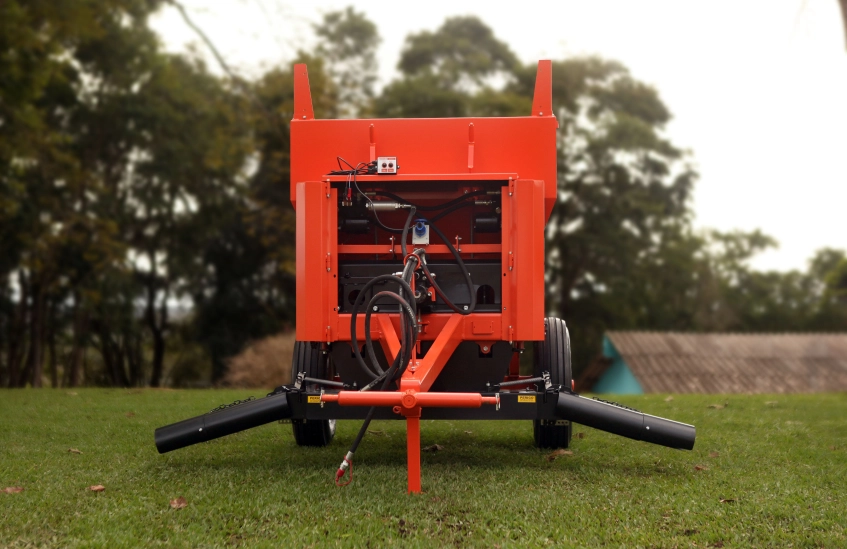 Adubadeira M-535 D TETRA - vista frontal